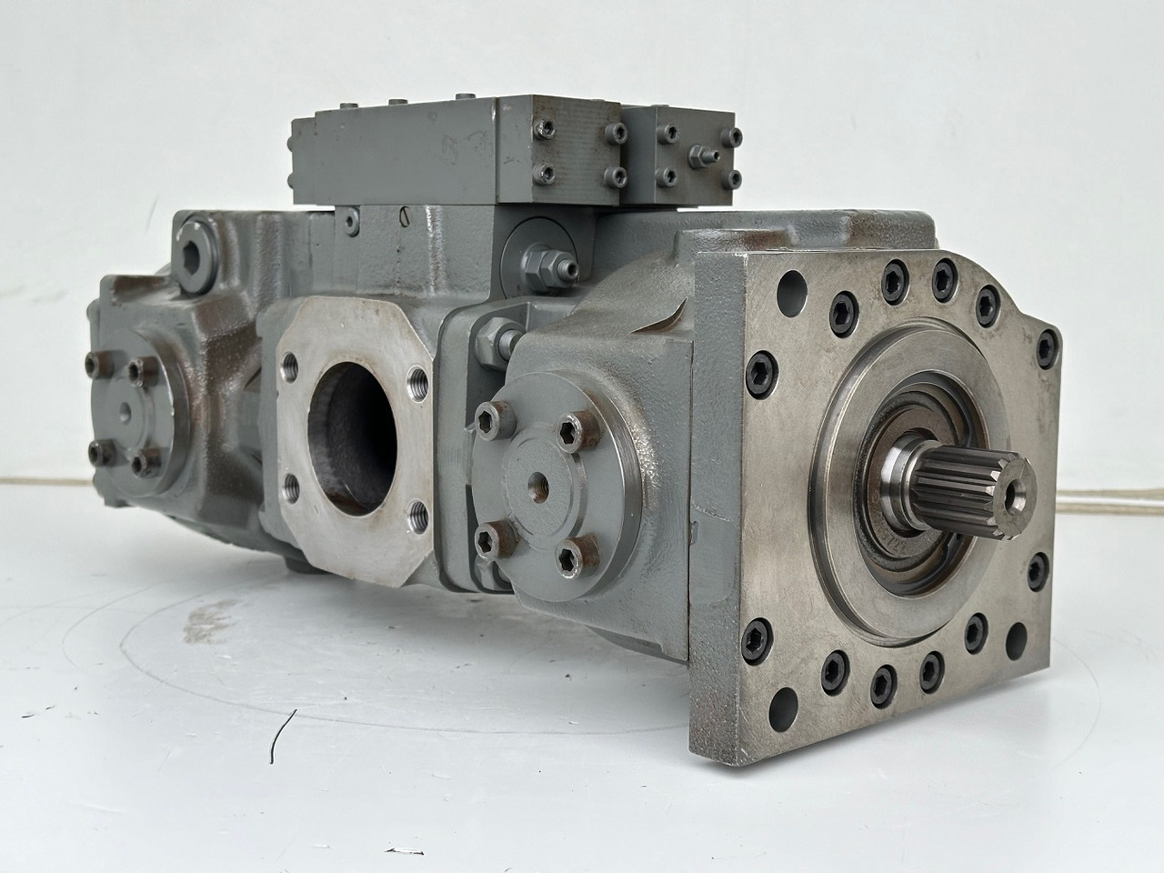 Liebherr Hydraulikdoppelpumpe Typ:LPVD 075. ID-Nr.9076806 - ID-Nr.9279749 - ID-Nr.9880487 - ID-Nr.9073988. A902 IND - A904 IND. #9076806.15495# - Pompe hydraulique pour Engins de chantier: photos 3 Liebherr Hydraulikdoppelpumpe Typ:LPVD 075. ID-Nr.9076806 - ID-Nr.9279749 - ID-Nr.9880487 - ID-Nr.9073988. A902 IND - A904 IND. #9076806.15495# - Pompe hydraulique pour Engins de chantier: photos 3