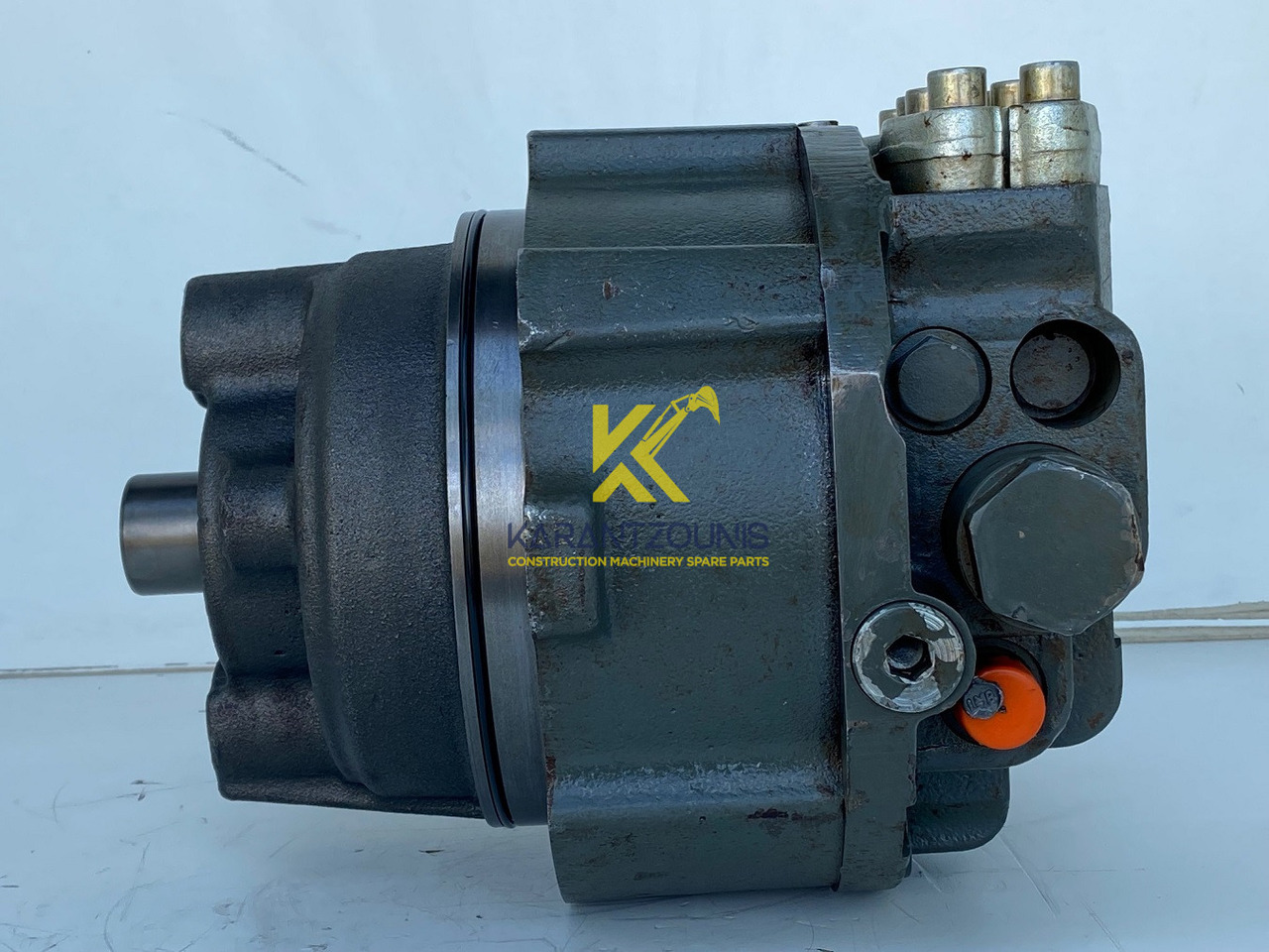 Liebherr Hydraulikeinbaumotor CMVE O 108. ID-Nr.10118562 - ID-Nr.10132610 - ID-Nr.10129048. LOS1916, LOS916, LOS926, R906, R916, R918, R920, R922, R924, R926COMP, R926, R936. #27979# - Moteur hydraulique pour Pelle sur chenille: photos 1 Liebherr Hydraulikeinbaumotor CMVE O 108. ID-Nr.10118562 - ID-Nr.10132610 - ID-Nr.10129048. LOS1916, LOS916, LOS926, R906, R916, R918, R920, R922, R924, R926COMP, R926, R936. #27979# - Moteur hydraulique pour Pelle sur chenille: photos 1
