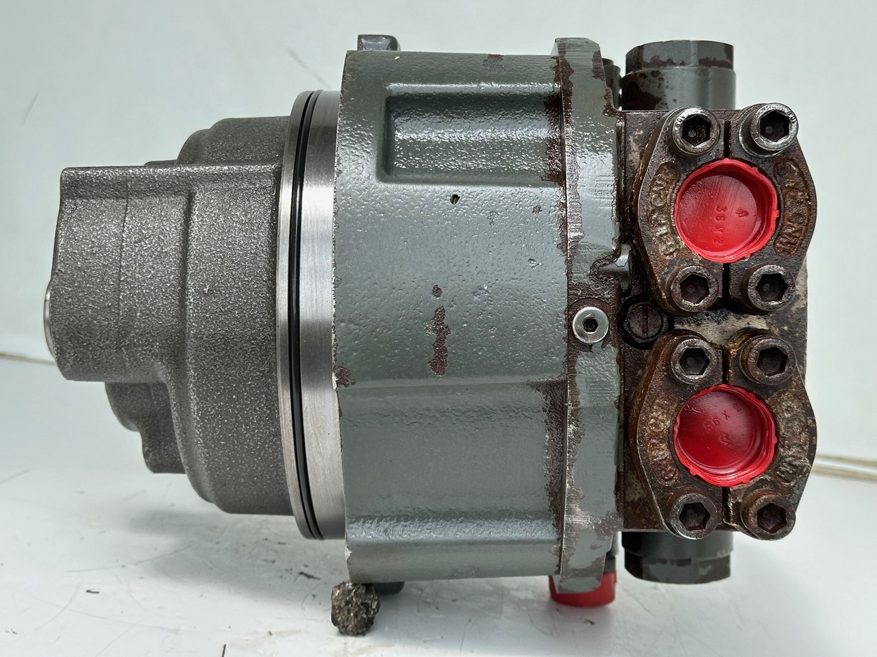 Liebherr Hydraulikeinbaumotor CMVE O 108. ID-Nr.10118562 - ID-Nr.10132610 - ID-Nr.10129048. LOS1916, LOS916, LOS926, R906, R916, R918, R920, R922, R924, R926COMP, R926, R936. #28314# - Moteur hydraulique pour Engins de chantier: photos 5 Liebherr Hydraulikeinbaumotor CMVE O 108. ID-Nr.10118562 - ID-Nr.10132610 - ID-Nr.10129048. LOS1916, LOS916, LOS926, R906, R916, R918, R920, R922, R924, R926COMP, R926, R936. #28314# - Moteur hydraulique pour Engins de chantier: photos 5