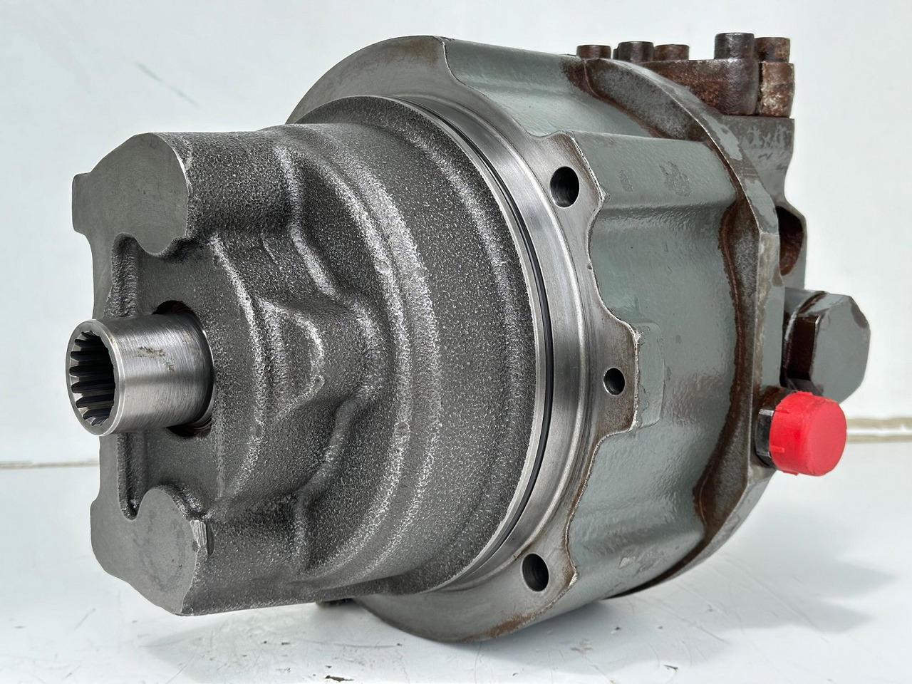 Liebherr Hydraulikeinbaumotor CMVE O 108. ID-Nr.10118562 - ID-Nr.10132610 - ID-Nr.10129048. LOS1916, LOS916, LOS926, R906, R916, R918, R920, R922, R924, R926COMP, R926, R936. #28314# - Moteur hydraulique pour Engins de chantier: photos 2 Liebherr Hydraulikeinbaumotor CMVE O 108. ID-Nr.10118562 - ID-Nr.10132610 - ID-Nr.10129048. LOS1916, LOS916, LOS926, R906, R916, R918, R920, R922, R924, R926COMP, R926, R936. #28314# - Moteur hydraulique pour Engins de chantier: photos 2