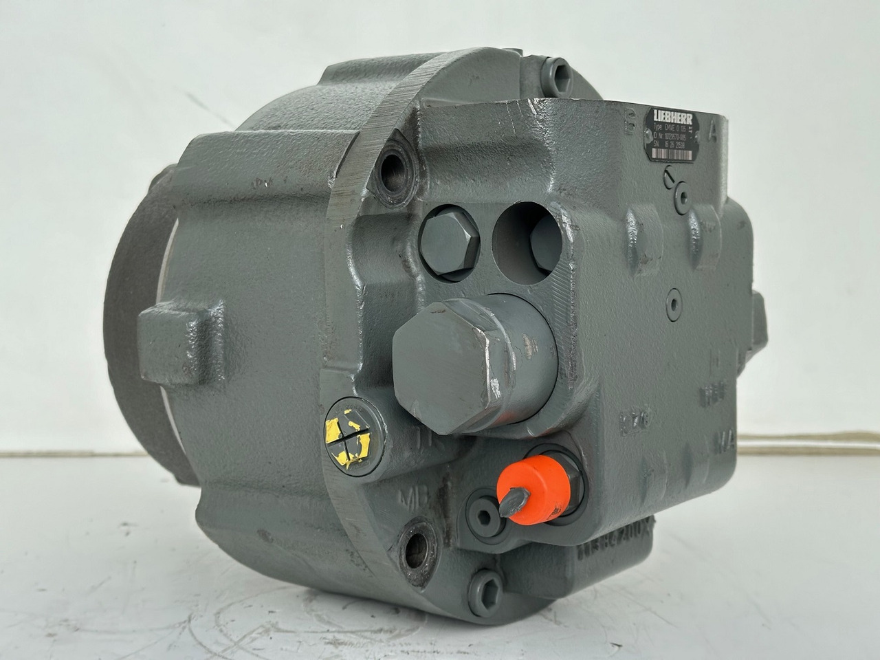 Liebherr Hydraulikeinbaumotor CMVE O 135. ID-Nr.10129570 - ID-Nr.11439804. FAT400P112 - FAT550P093. R930, R934, R936, R940, R944, R946, R950T. #10129570.21538# - Moteur hydraulique pour Engins de chantier: photos 5 Liebherr Hydraulikeinbaumotor CMVE O 135. ID-Nr.10129570 - ID-Nr.11439804. FAT400P112 - FAT550P093. R930, R934, R936, R940, R944, R946, R950T. #10129570.21538# - Moteur hydraulique pour Engins de chantier: photos 5