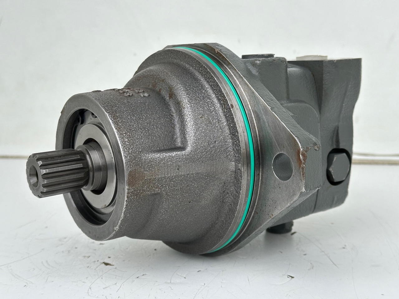 Liebherr Hydraulikeinbaumotor FMF045, ID-Nr.10132702. A924, LH30C, LH30M, LH35M, LH35MT, LH40C, LH40CP, LH40M, LH40MP, LH50CHR, LH50M, LH50MHR, LH50MT. #23.12.01063# - Moteur hydraulique pour Engins de chantier: photos 1 Liebherr Hydraulikeinbaumotor FMF045, ID-Nr.10132702. A924, LH30C, LH30M, LH35M, LH35MT, LH40C, LH40CP, LH40M, LH40MP, LH50CHR, LH50M, LH50MHR, LH50MT. #23.12.01063# - Moteur hydraulique pour Engins de chantier: photos 1