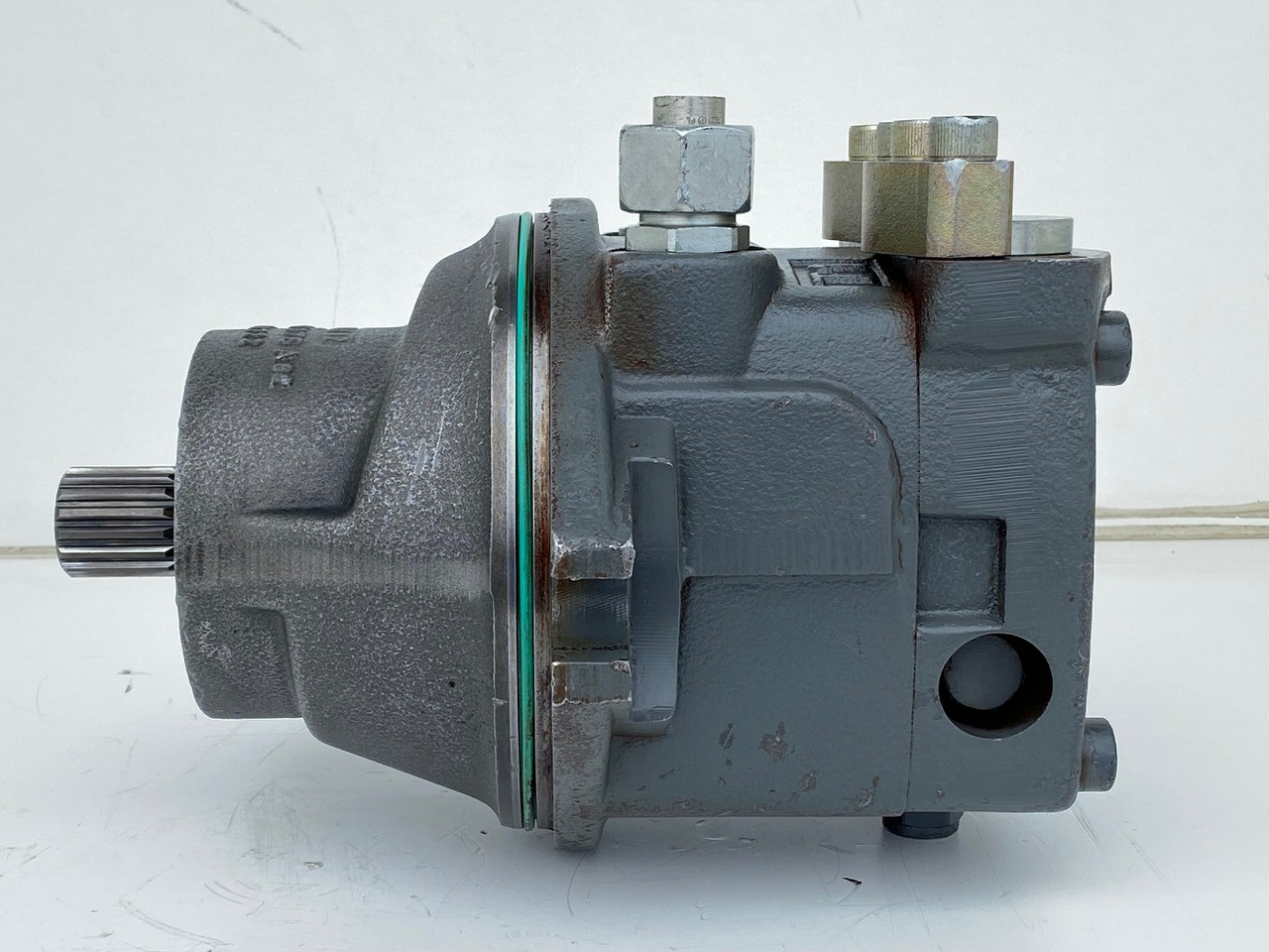 Liebherr Hydraulikeinbaumotor FMF090, ID-Nr.10120382 - ID-Nr.9273168 - ID-Nr.9074075. A900, A944, LH60, E942, EP944, ER944, LOS942, LOS944, P942, P944, R934 TR, R940, R942, R944, R946, R950. #17868 - Moteur hydraulique pour Pelle sur chenille: photos 4 Liebherr Hydraulikeinbaumotor FMF090, ID-Nr.10120382 - ID-Nr.9273168 - ID-Nr.9074075. A900, A944, LH60, E942, EP944, ER944, LOS942, LOS944, P942, P944, R934 TR, R940, R942, R944, R946, R950. #17868 - Moteur hydraulique pour Pelle sur chenille: photos 4