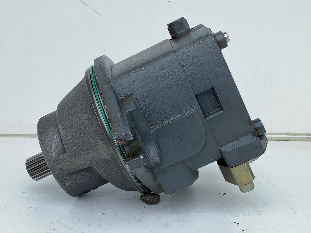Liebherr Hydraulikeinbaumotor FMF090, ID-Nr.10120382 - ID-Nr.9273168 - ID-Nr.9074075. A900, A944, LH60, E942, EP944, ER944, LOS942, LOS944, P942, P944, R934 TR, R940, R942, R944, R946, R950. #17868 - Moteur hydraulique pour Pelle sur chenille: photos 1 Liebherr Hydraulikeinbaumotor FMF090, ID-Nr.10120382 - ID-Nr.9273168 - ID-Nr.9074075. A900, A944, LH60, E942, EP944, ER944, LOS942, LOS944, P942, P944, R934 TR, R940, R942, R944, R946, R950. #17868 - Moteur hydraulique pour Pelle sur chenille: photos 1
