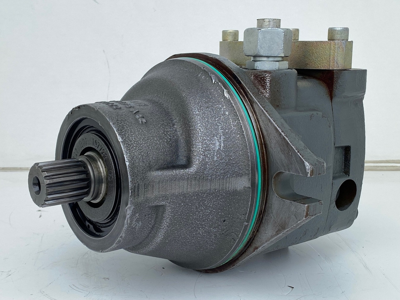 Liebherr Hydraulikeinbaumotor FMF090, ID-Nr.10120382 - ID-Nr.9273168 - ID-Nr.9074075. A900, A944, LH60, E942, EP944, ER944, LOS942, LOS944, P942, P944, R934 TR, R940, R942, R944, R946, R950. #17868 - Moteur hydraulique pour Pelle sur chenille: photos 5 Liebherr Hydraulikeinbaumotor FMF090, ID-Nr.10120382 - ID-Nr.9273168 - ID-Nr.9074075. A900, A944, LH60, E942, EP944, ER944, LOS942, LOS944, P942, P944, R934 TR, R940, R942, R944, R946, R950. #17868 - Moteur hydraulique pour Pelle sur chenille: photos 5