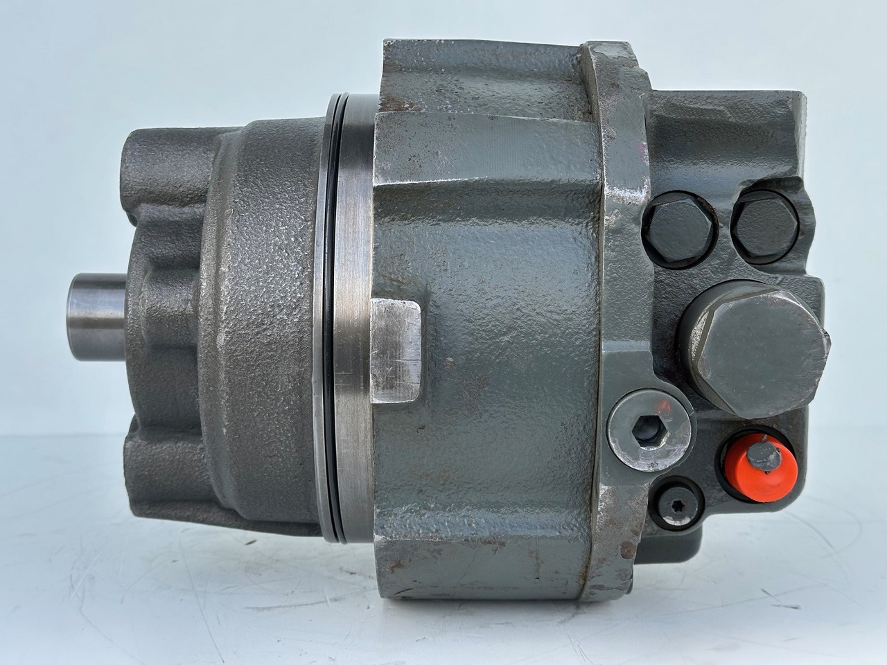 Liebherr Hydraulikeinbaumotor Typ:LH46VE 108. ID-Nr.11428178 . LOS926-1715,R926-1715,R928-1715,R930-1716,R934-1550,R936K-LC,R936K-NLC,R936K-SLC,R938. #11428178.0663# - Moteur de translation pour Engins de chantier: photos 3 Liebherr Hydraulikeinbaumotor Typ:LH46VE 108. ID-Nr.11428178 . LOS926-1715,R926-1715,R928-1715,R930-1716,R934-1550,R936K-LC,R936K-NLC,R936K-SLC,R938. #11428178.0663# - Moteur de translation pour Engins de chantier: photos 3