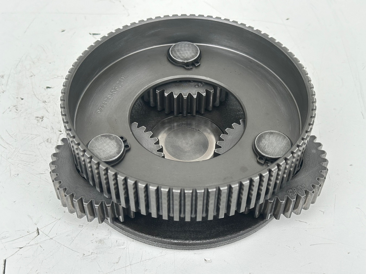 Liebherr Lamellenträger ID-Nr.944179403 mit Planetenträger ID-Nr.944178303 und Planetenrad ID-Nr.944177903. SAT200/277. #PL.P.LA.GH# - Moteur de rotation pour Pelle: photos 1 Liebherr Lamellenträger ID-Nr.944179403 mit Planetenträger ID-Nr.944178303 und Planetenrad ID-Nr.944177903. SAT200/277. #PL.P.LA.GH# - Moteur de rotation pour Pelle: photos 1