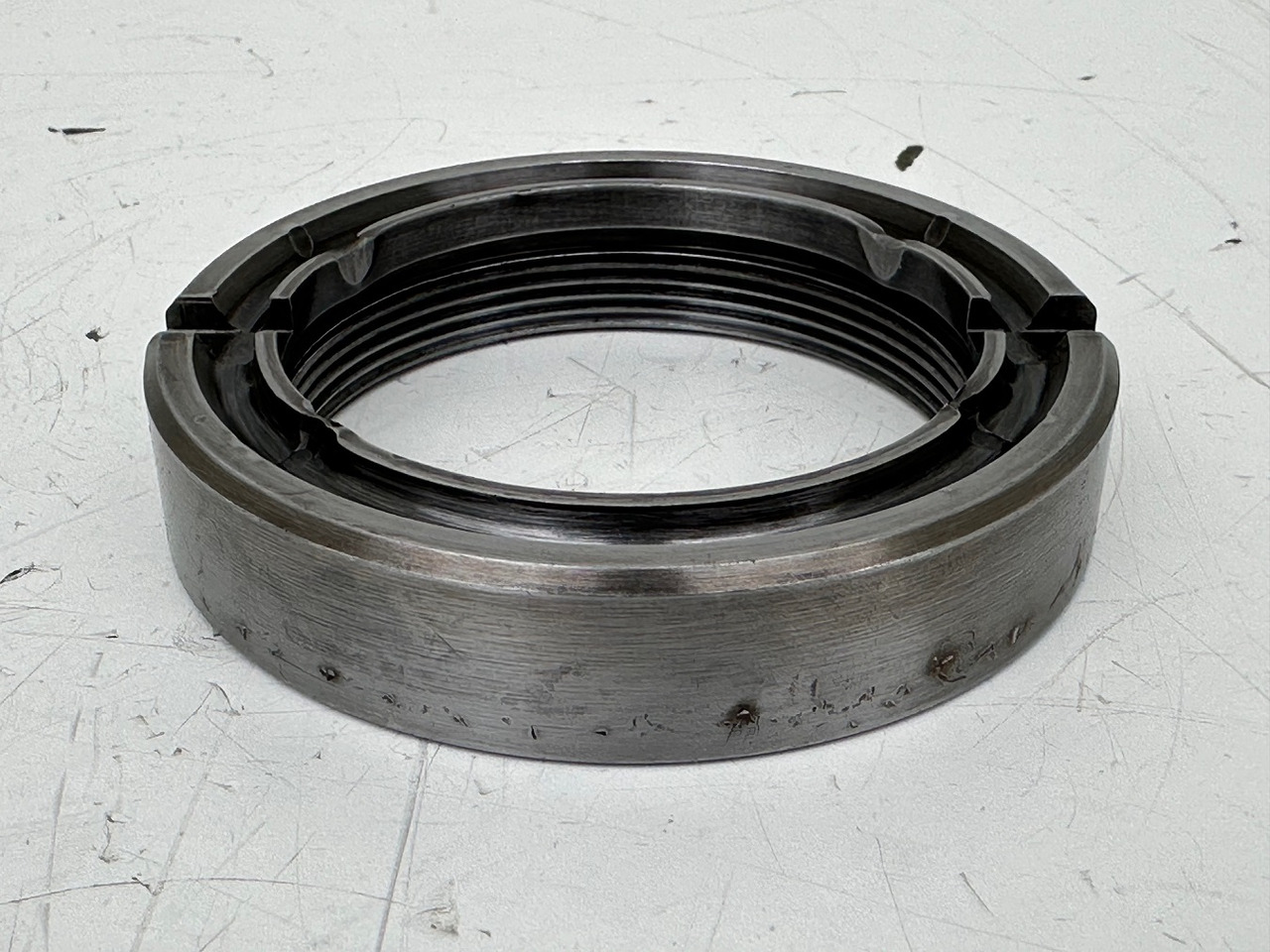 Liebherr Nutmutter ID-Nr.9441596 - ID-Nr.944159603. SAT200/277,SAT225/218,SAT225/200,SAT225/220,SAT225/228,SAT225/229,SAT225/230,SAT225/230,SAT225/240,SAT225/268,SAT250/278,SAT250A300.#944159603.GH# - Moteur de rotation pour Pelle: photos 2 Liebherr Nutmutter ID-Nr.9441596 - ID-Nr.944159603. SAT200/277,SAT225/218,SAT225/200,SAT225/220,SAT225/228,SAT225/229,SAT225/230,SAT225/230,SAT225/240,SAT225/268,SAT250/278,SAT250A300.#944159603.GH# - Moteur de rotation pour Pelle: photos 2