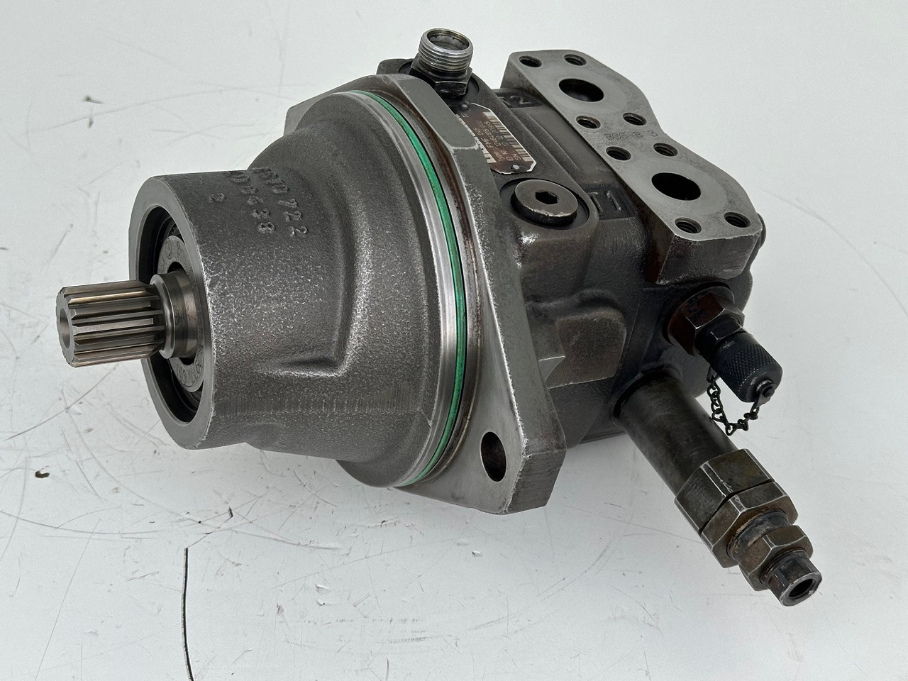 Liebherr Original Hydraulikeinbaumotor FMF045. ID-Nr.12464105. SAT250/287. LH18M, LH22C, LH22M, LH24M, LH26EC, LH26EM, LH26M. #12464105.20985# - Moteur de rotation pour Engins de chantier: photos 1 Liebherr Original Hydraulikeinbaumotor FMF045. ID-Nr.12464105. SAT250/287. LH18M, LH22C, LH22M, LH24M, LH26EC, LH26EM, LH26M. #12464105.20985# - Moteur de rotation pour Engins de chantier: photos 1