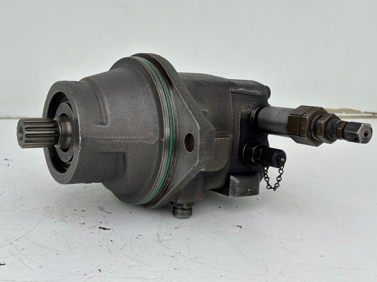 Liebherr Original Hydraulikeinbaumotor FMF045. ID-Nr.12464105. SAT250/287. LH18M, LH22C, LH22M, LH24M, LH26EC, LH26EM, LH26M. #12464105.20985# - Moteur de rotation pour Engins de chantier: photos 5 Liebherr Original Hydraulikeinbaumotor FMF045. ID-Nr.12464105. SAT250/287. LH18M, LH22C, LH22M, LH24M, LH26EC, LH26EM, LH26M. #12464105.20985# - Moteur de rotation pour Engins de chantier: photos 5