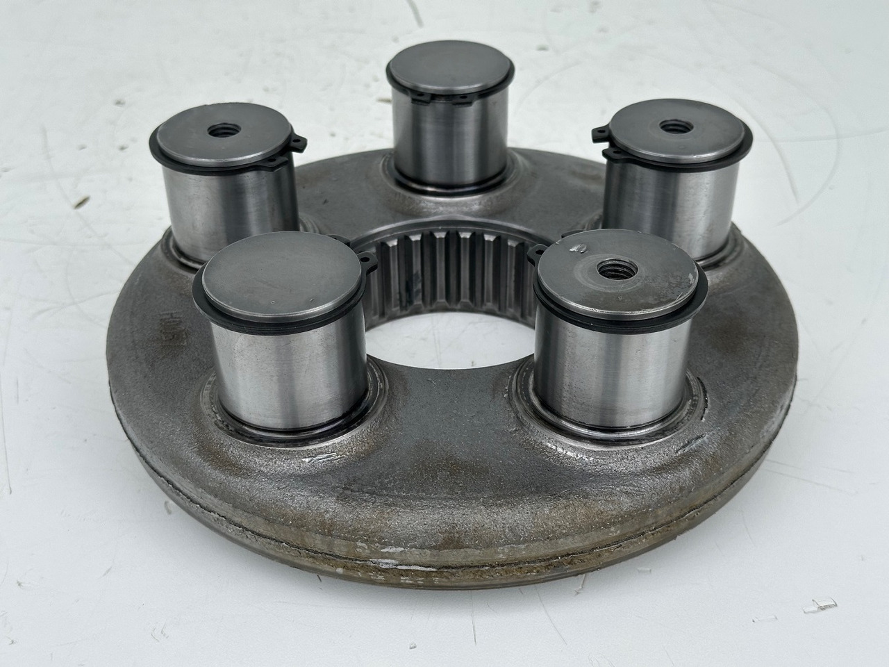 Liebherr Planetenträger ID-Nr.90208014. SAT275A290. R922 LC-1486, R924 LC-1487. #90208014.HO.2143# - Moteur de rotation pour Pelle sur chenille: photos 2 Liebherr Planetenträger ID-Nr.90208014. SAT275A290. R922 LC-1486, R924 LC-1487. #90208014.HO.2143# - Moteur de rotation pour Pelle sur chenille: photos 2