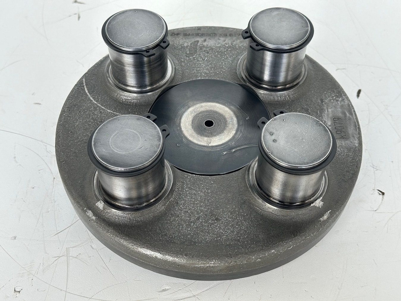 Liebherr Planetenträger ID-Nr.944306303 - ID-Nr.9443063. A924, A934, LH30, LH35, R906, R916, R922, R924, R926, R932, R934, R944. #k9079# - Boîte de vitesse pour Engins de chantier: photos 1 Liebherr Planetenträger ID-Nr.944306303 - ID-Nr.9443063. A924, A934, LH30, LH35, R906, R916, R922, R924, R926, R932, R934, R944. #k9079# - Boîte de vitesse pour Engins de chantier: photos 1