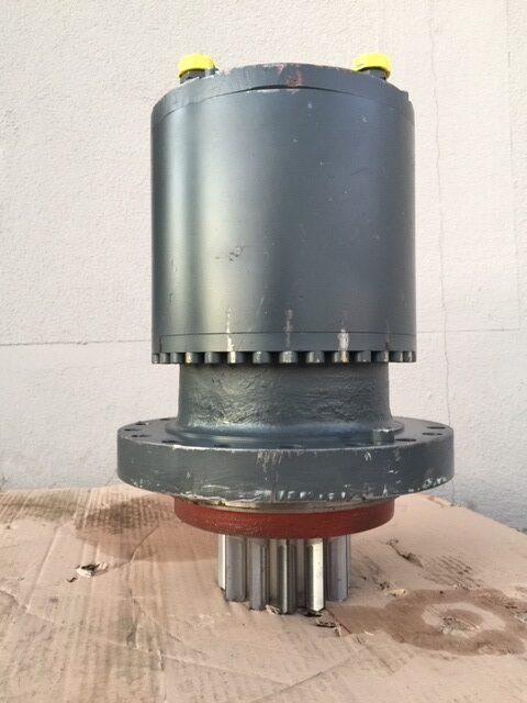 Liebherr Schwenkantrieb SAT250/278, ID-Nr.90214865 - ID-Nr.90017774 - ID-Nr.90209641. - Moteur de rotation pour Pelle sur chenille: photos 1 Liebherr Schwenkantrieb SAT250/278, ID-Nr.90214865 - ID-Nr.90017774 - ID-Nr.90209641. - Moteur de rotation pour Pelle sur chenille: photos 1