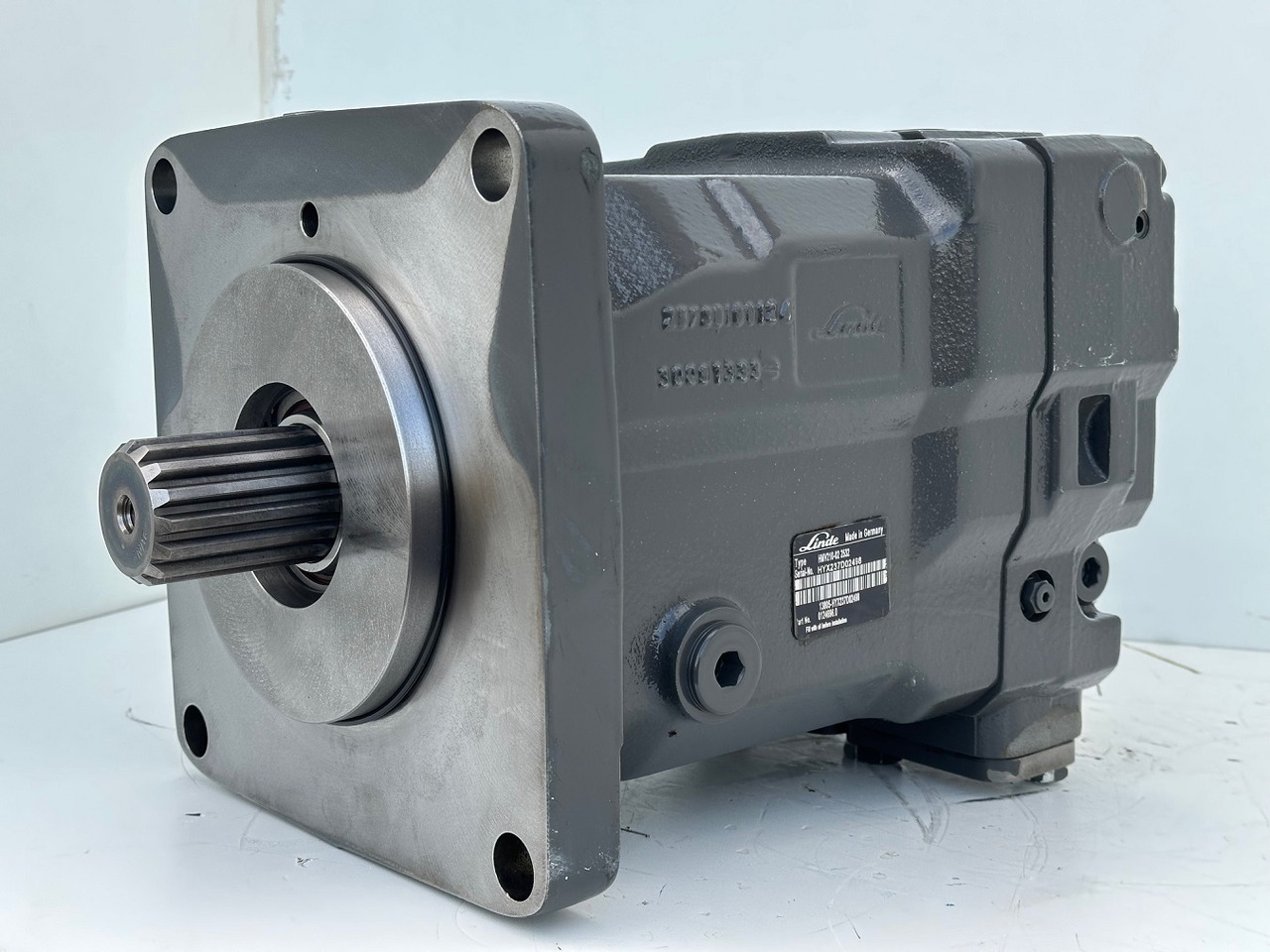 Linde Verstellmotor-Axialkolbenmotor Typ:HMV210-02 2532. #HMV210-02.2532# - Moteur hydraulique: photos 1 Linde Verstellmotor-Axialkolbenmotor Typ:HMV210-02 2532. #HMV210-02.2532# - Moteur hydraulique: photos 1
