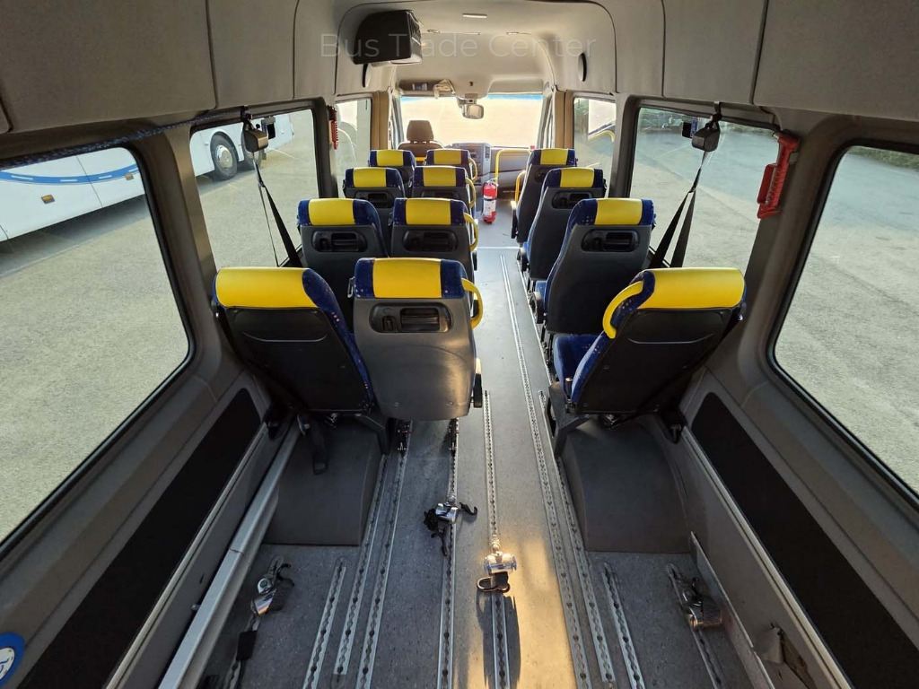 VOLKSWAGEN Crafter 50 LR // 2 units with lift - Minibus, Transport de personnes: photos 5 VOLKSWAGEN Crafter 50 LR // 2 units with lift - Minibus, Transport de personnes: photos 5