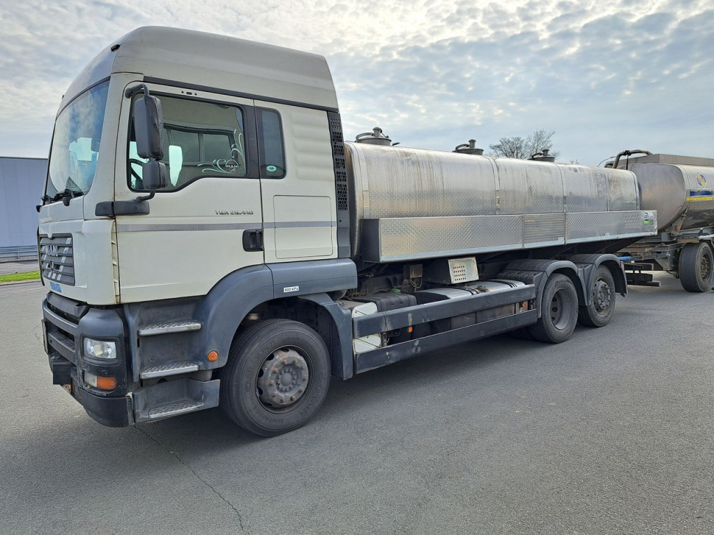 MAN TGA 03 26.413 FNLLW Wasserfahrzeug (Nr. 5726) - Camion citerne: photos 1 MAN TGA 03 26.413 FNLLW Wasserfahrzeug (Nr. 5726) - Camion citerne: photos 1