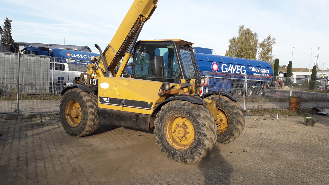 CATERPILLAR TH62 - Chargeuse sur pneus télescopique: photos 5 CATERPILLAR TH62 - Chargeuse sur pneus télescopique: photos 5