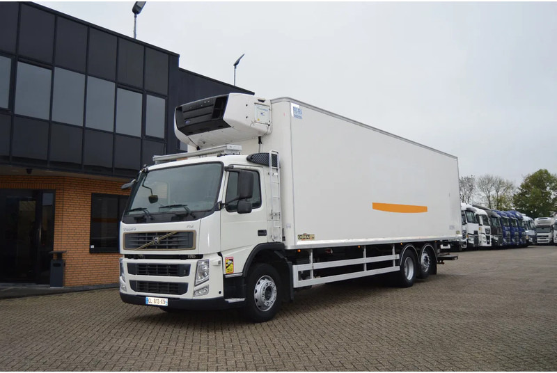 Volvo FM 370 * EURO5 * CARRIER SUPRA 950 SILENT * 6X2 * - Camion frigorifique: photos 1 Volvo FM 370 * EURO5 * CARRIER SUPRA 950 SILENT * 6X2 * - Camion frigorifique: photos 1