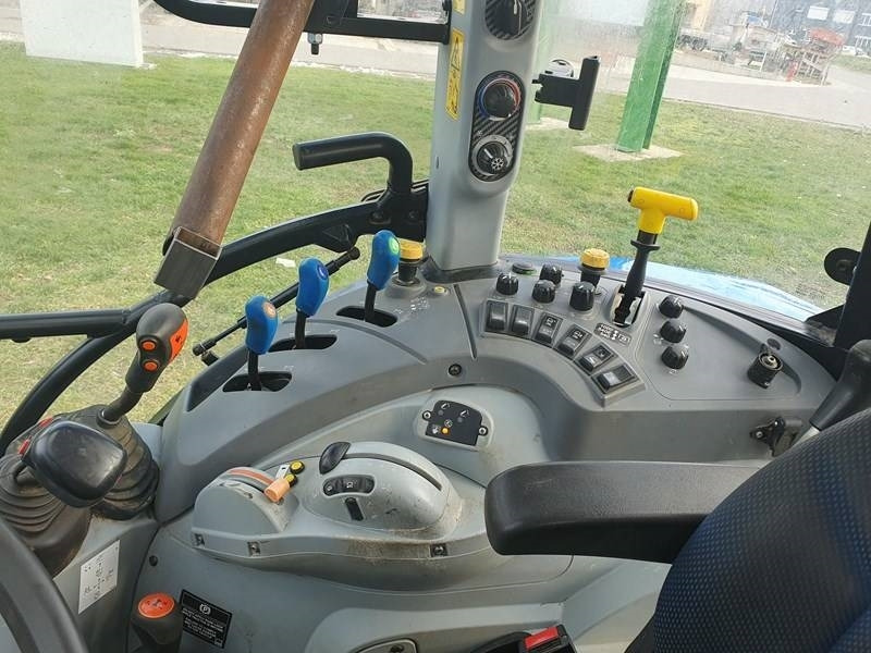 New Holland T 5.115 - Tracteur agricole: photos 5 New Holland T 5.115 - Tracteur agricole: photos 5