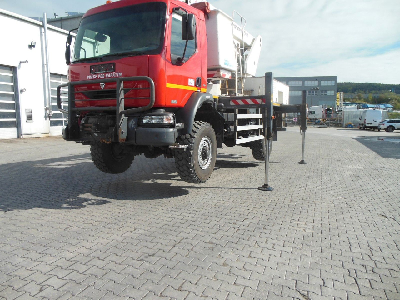 Renault MIDLUM 220.14,4X4,HUBARBEITBÜHNE 16,5M, ISOLIERT - Camion avec nacelle: photos 5 Renault MIDLUM 220.14,4X4,HUBARBEITBÜHNE 16,5M, ISOLIERT - Camion avec nacelle: photos 5