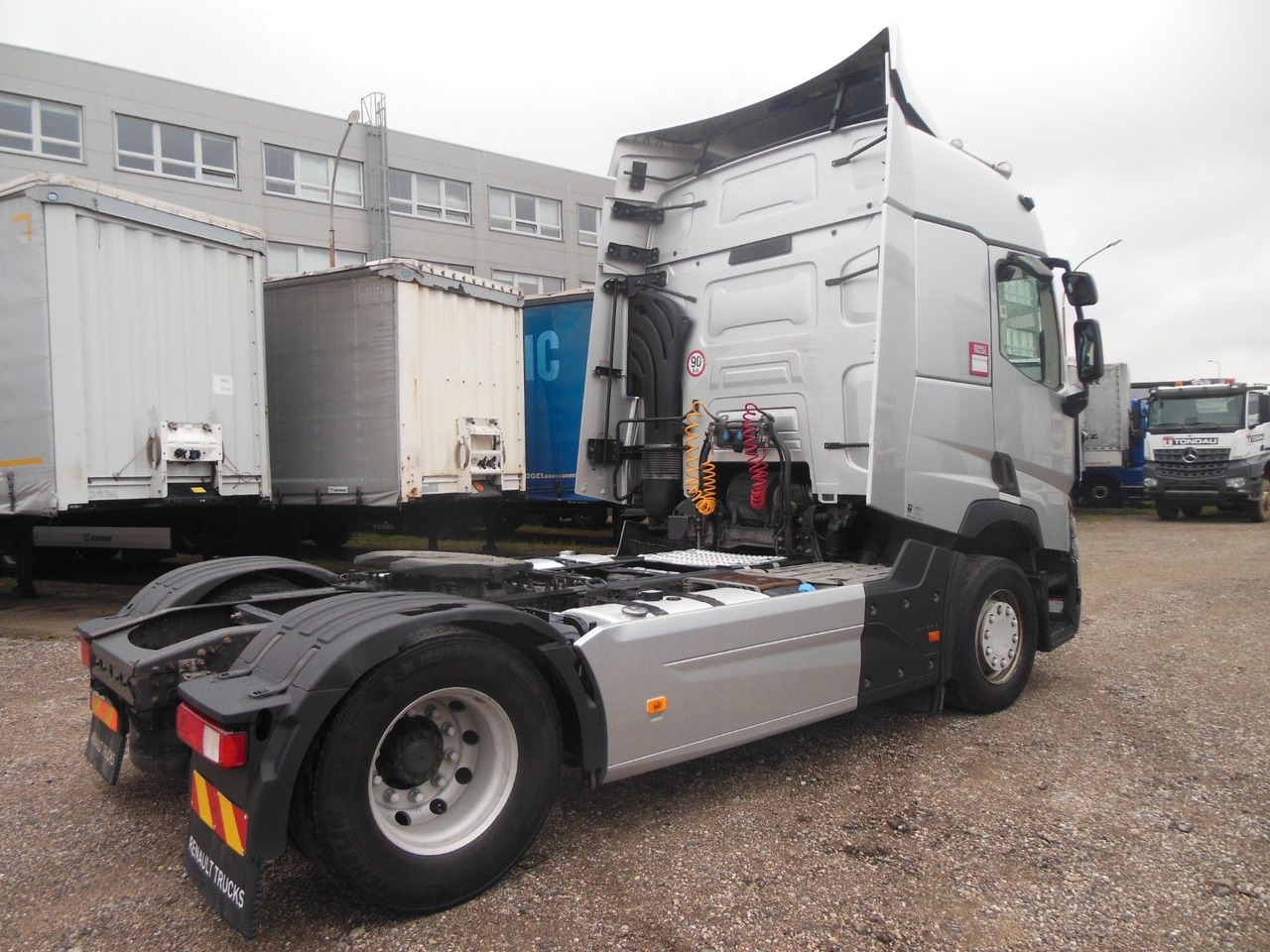 Renault T 440, STANDART, LEICHTER UNAFALL - Tracteur routier: photos 3 Renault T 440, STANDART, LEICHTER UNAFALL - Tracteur routier: photos 3