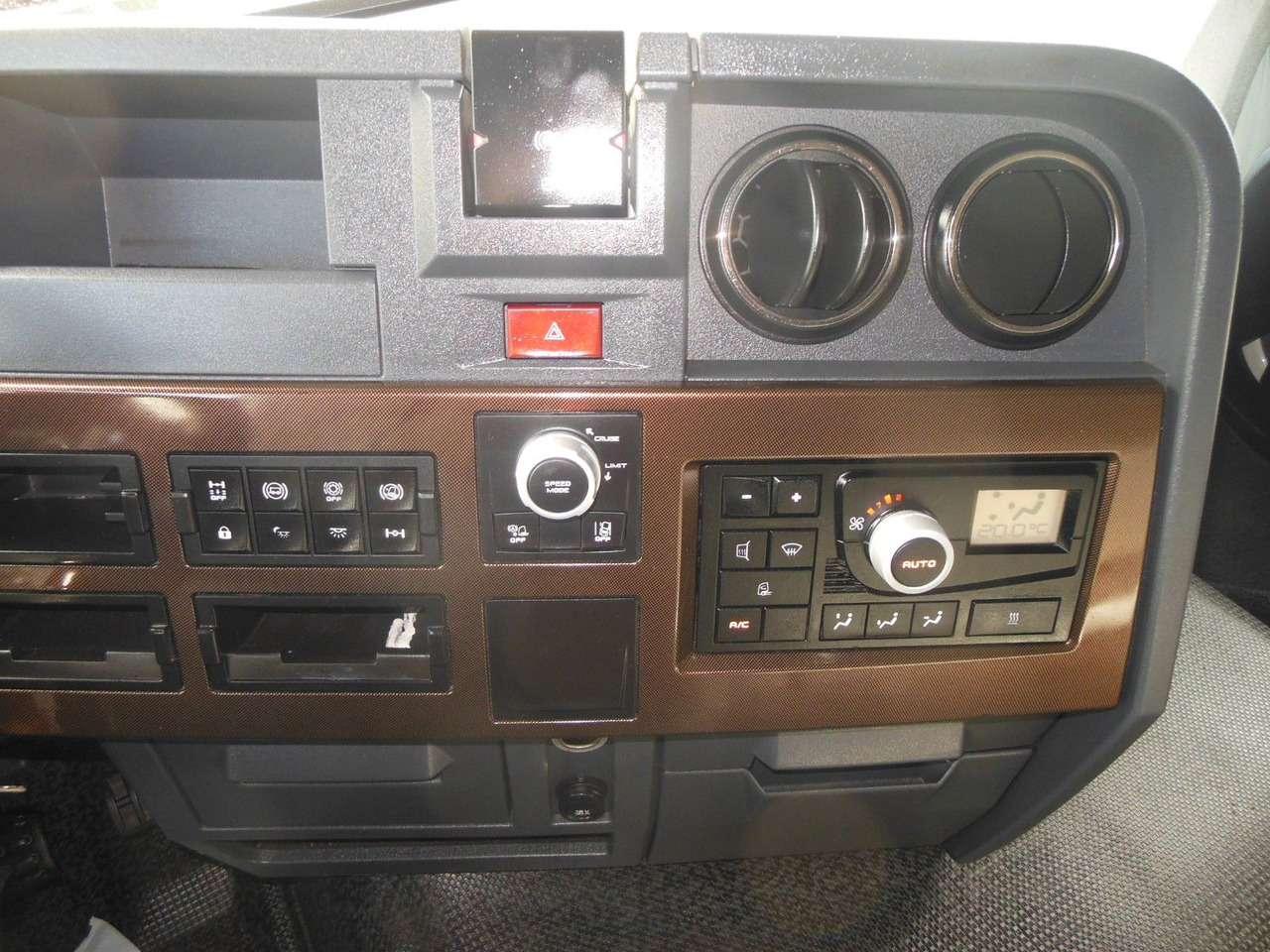 Crédit-bail de  Renault T 480, LOWDECK, NEUE TACHO SMART 2 Renault T 480, LOWDECK, NEUE TACHO SMART 2: photos 17