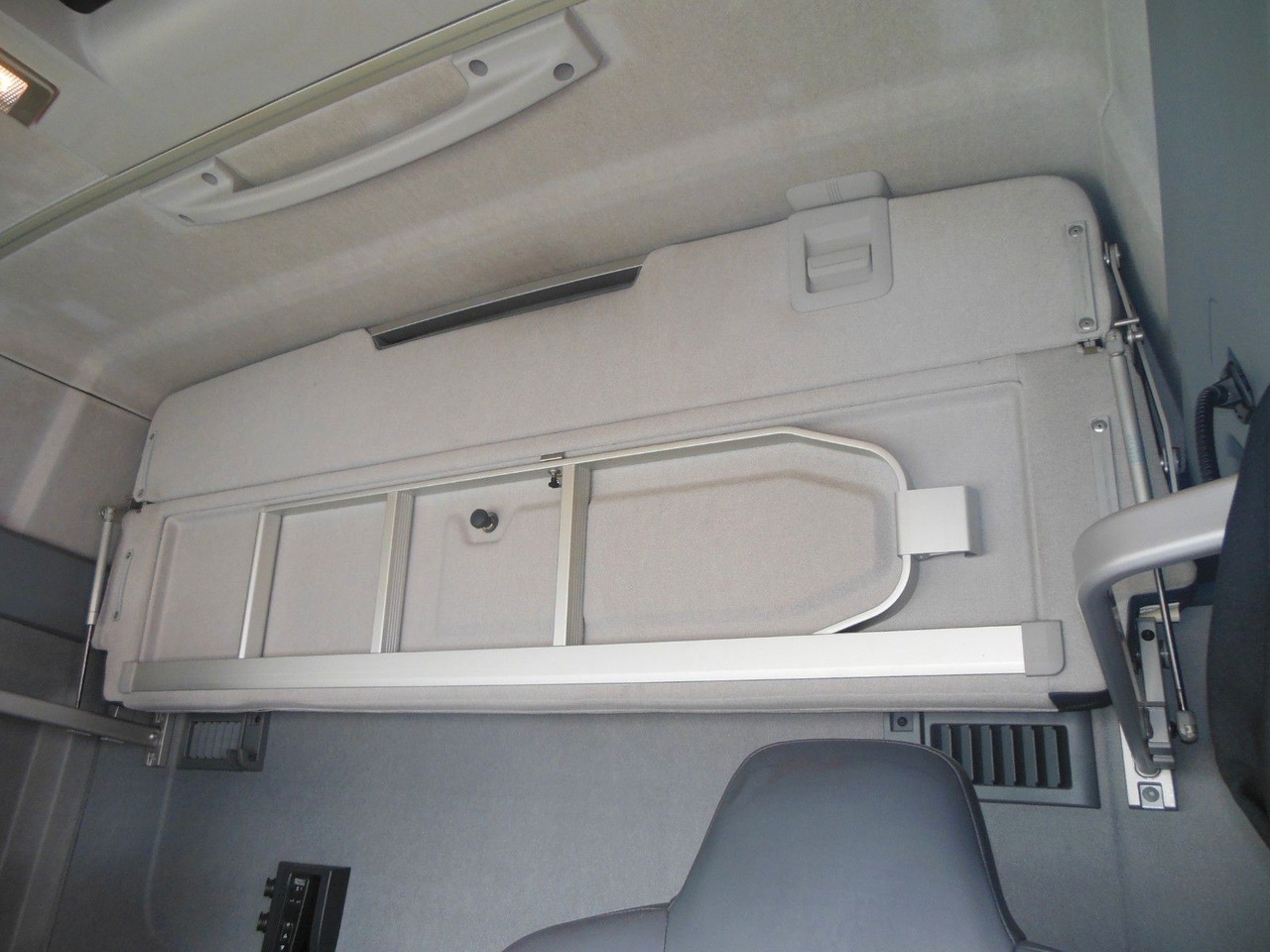 Crédit-bail de  Renault T 480, LOWDECK, NEUE TACHO SMART 2 Renault T 480, LOWDECK, NEUE TACHO SMART 2: photos 11
