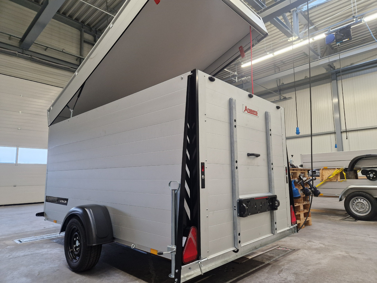 ALUBOXX Deckelanhänger GTB 1500 VT3 Ultra Low 301x151x153cm LED black deal Modell 2025 - Remorque pour moto: photos 5 ALUBOXX Deckelanhänger GTB 1500 VT3 Ultra Low 301x151x153cm LED black deal Modell 2025 - Remorque pour moto: photos 5