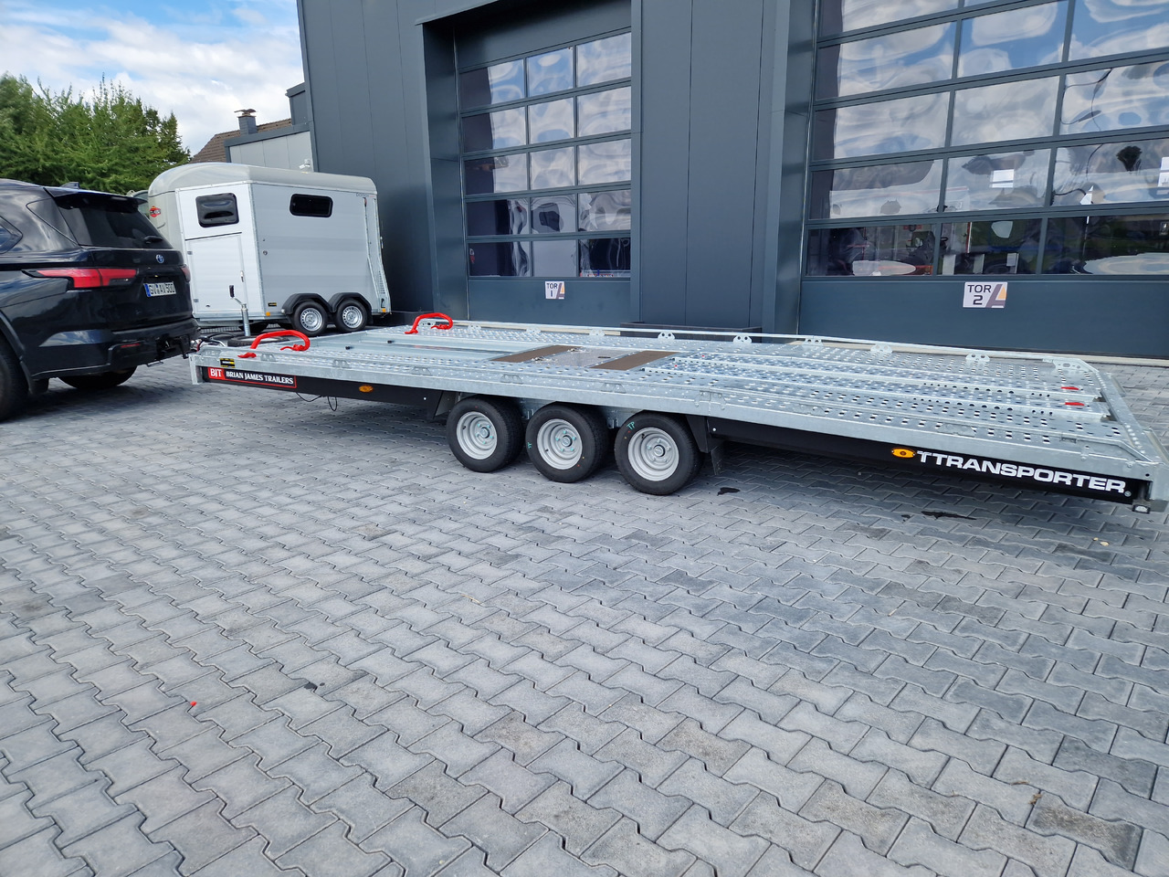 BJT T Transporter 231 550x224cm schwarz Auffahrrampen 235cm Tridem 10" 3500kg (XXL) - Remorque porte-voitures: photos 5 BJT T Transporter 231 550x224cm schwarz Auffahrrampen 235cm Tridem 10" 3500kg (XXL) - Remorque porte-voitures: photos 5