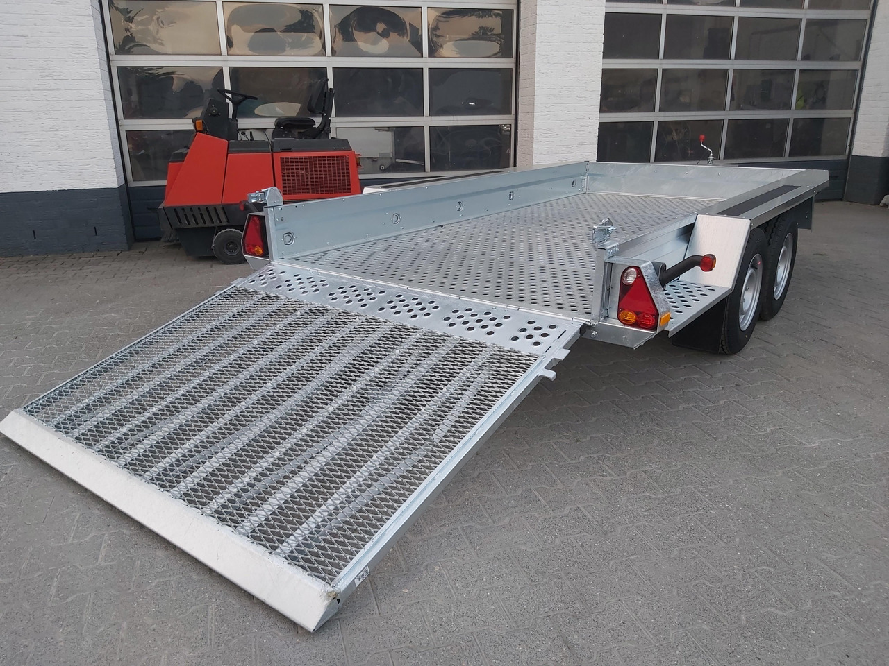 Brenderup MT 3651 MT3600 STB3500s 360x179x27cm Auffahrklappe Lochboden Stahl Reserverad 3500kg - Remorque porte engin: photos 1 Brenderup MT 3651 MT3600 STB3500s 360x179x27cm Auffahrklappe Lochboden Stahl Reserverad 3500kg - Remorque porte engin: photos 1