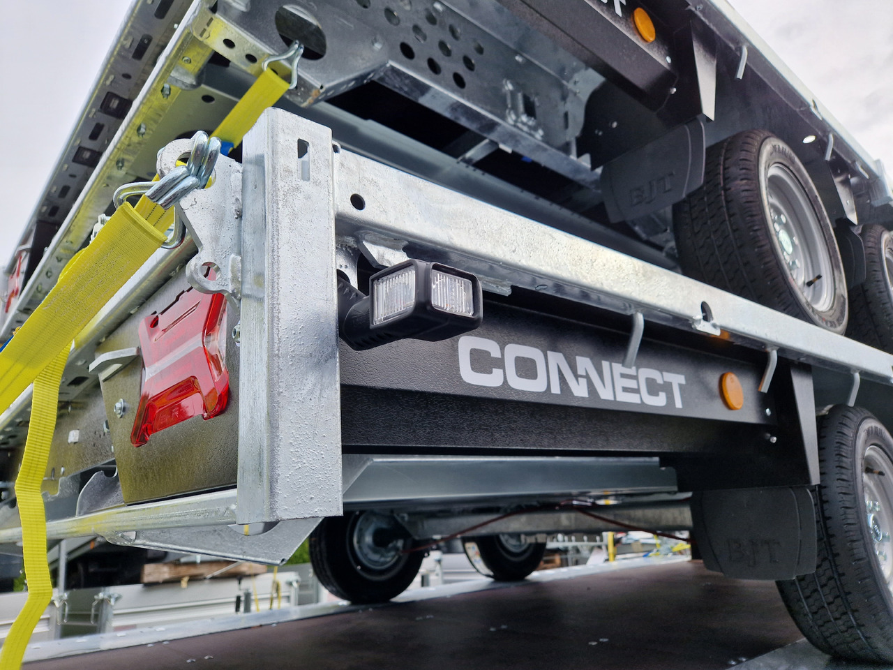 Brian James Trailer Connect 450x215cm plattform Tandem LED 12" 3500kg - Remorque plateau: photos 2 Brian James Trailer Connect 450x215cm plattform Tandem LED 12" 3500kg - Remorque plateau: photos 2
