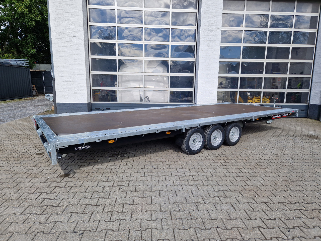 Brian James Trailer Connect 600x243cm plattform blackline Tridem 12" 3500kg - Remorque plateau: photos 4 Brian James Trailer Connect 600x243cm plattform blackline Tridem 12" 3500kg - Remorque plateau: photos 4