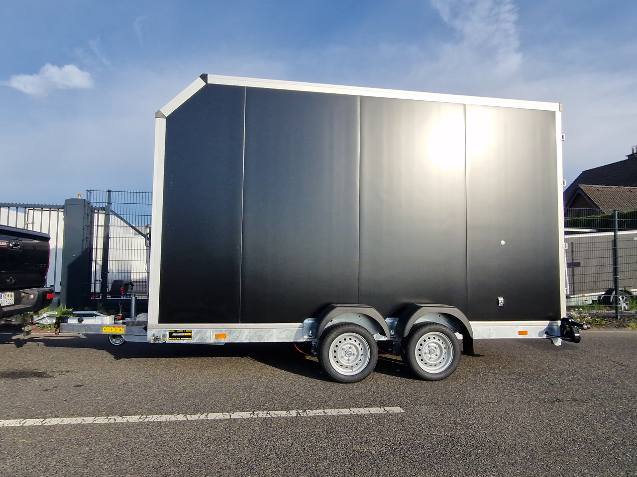 Kofferanhänger EasyLift L+ 3500 350x163x230cm black aerodynamisch 3500kg - Remorque porte engin: photos 4 Kofferanhänger EasyLift L+ 3500 350x163x230cm black aerodynamisch 3500kg - Remorque porte engin: photos 4