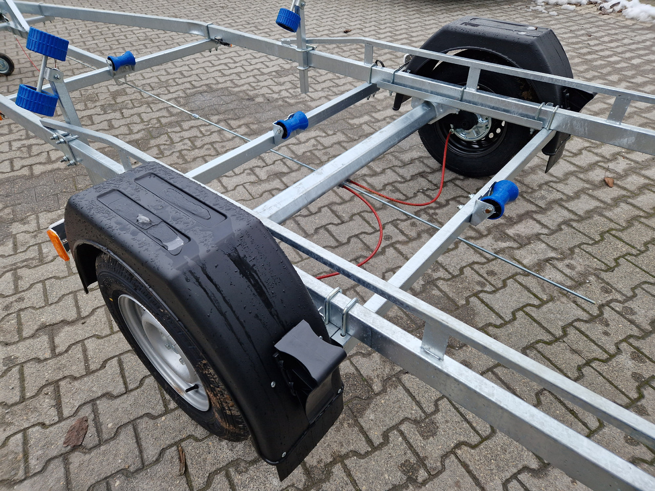 Neptun Bootstrailer Navy GN 231 1300 mit Winde 1300kg Modell 2024 - Remorque bateau: photos 5 Neptun Bootstrailer Navy GN 231 1300 mit Winde 1300kg Modell 2024 - Remorque bateau: photos 5