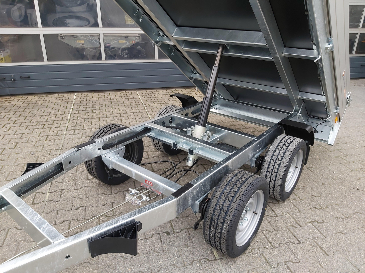 Saris Kipper K1 276 150 2000 2 276x150x30cm silver Handpumpe 13" (S) 2000kg - Remorque benne: photos 2 Saris Kipper K1 276 150 2000 2 276x150x30cm silver Handpumpe 13" (S) 2000kg - Remorque benne: photos 2