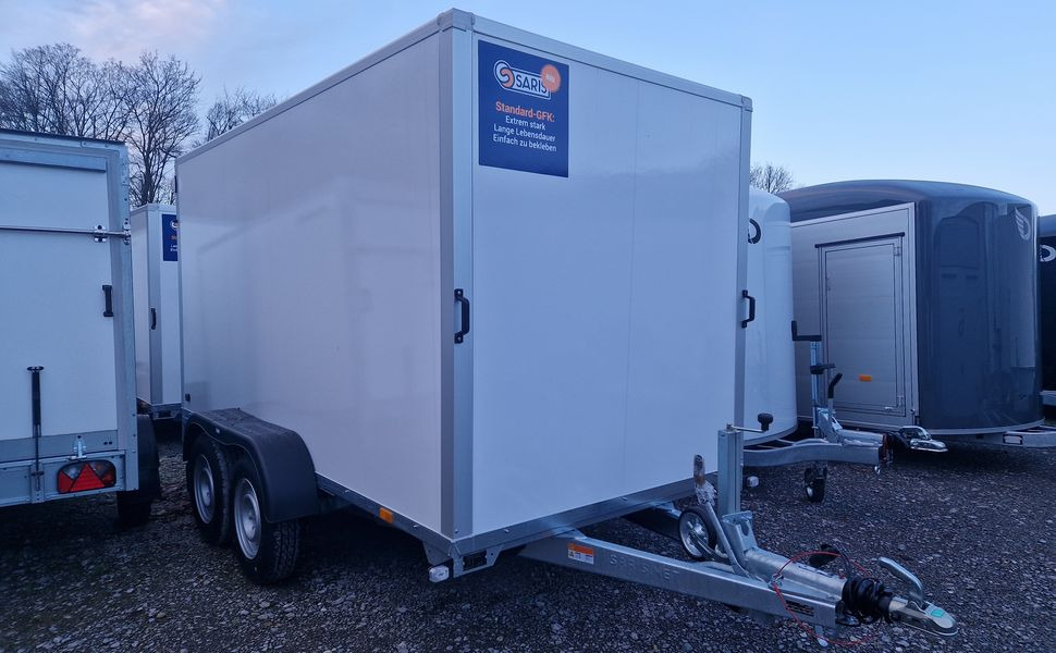 Saris Koffer GO 356 169 180 2700 2 356x169x180cm weiß GFK Heckrampe (L) 2700kg - Remorque fourgon: photos 1 Saris Koffer GO 356 169 180 2700 2 356x169x180cm weiß GFK Heckrampe (L) 2700kg - Remorque fourgon: photos 1