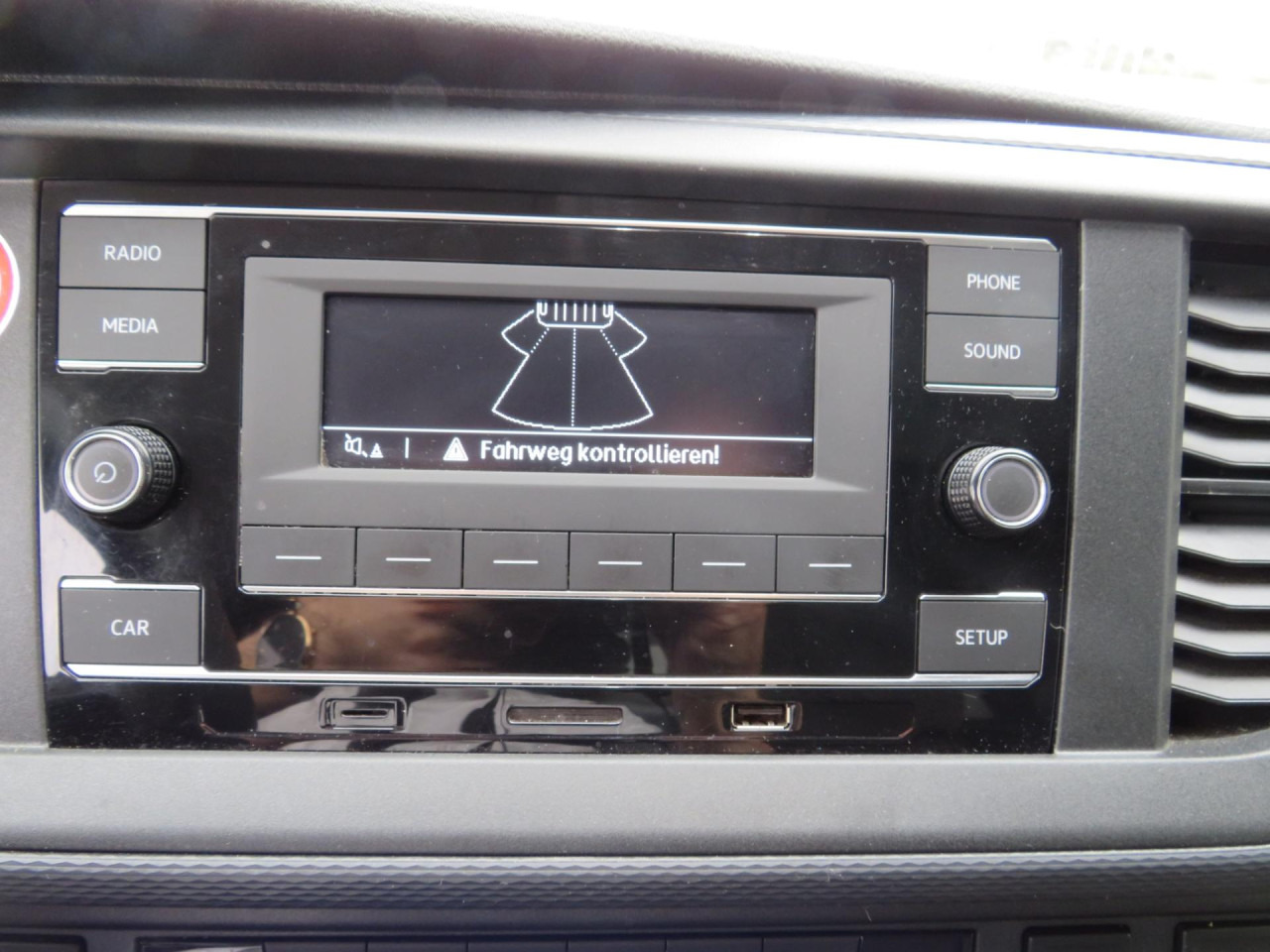 VOLKSWAGEN T6.1 Transporter 2.0 TDI Kasten Klima ZV - Fourgonnette: photos 4 VOLKSWAGEN T6.1 Transporter 2.0 TDI Kasten Klima ZV - Fourgonnette: photos 4