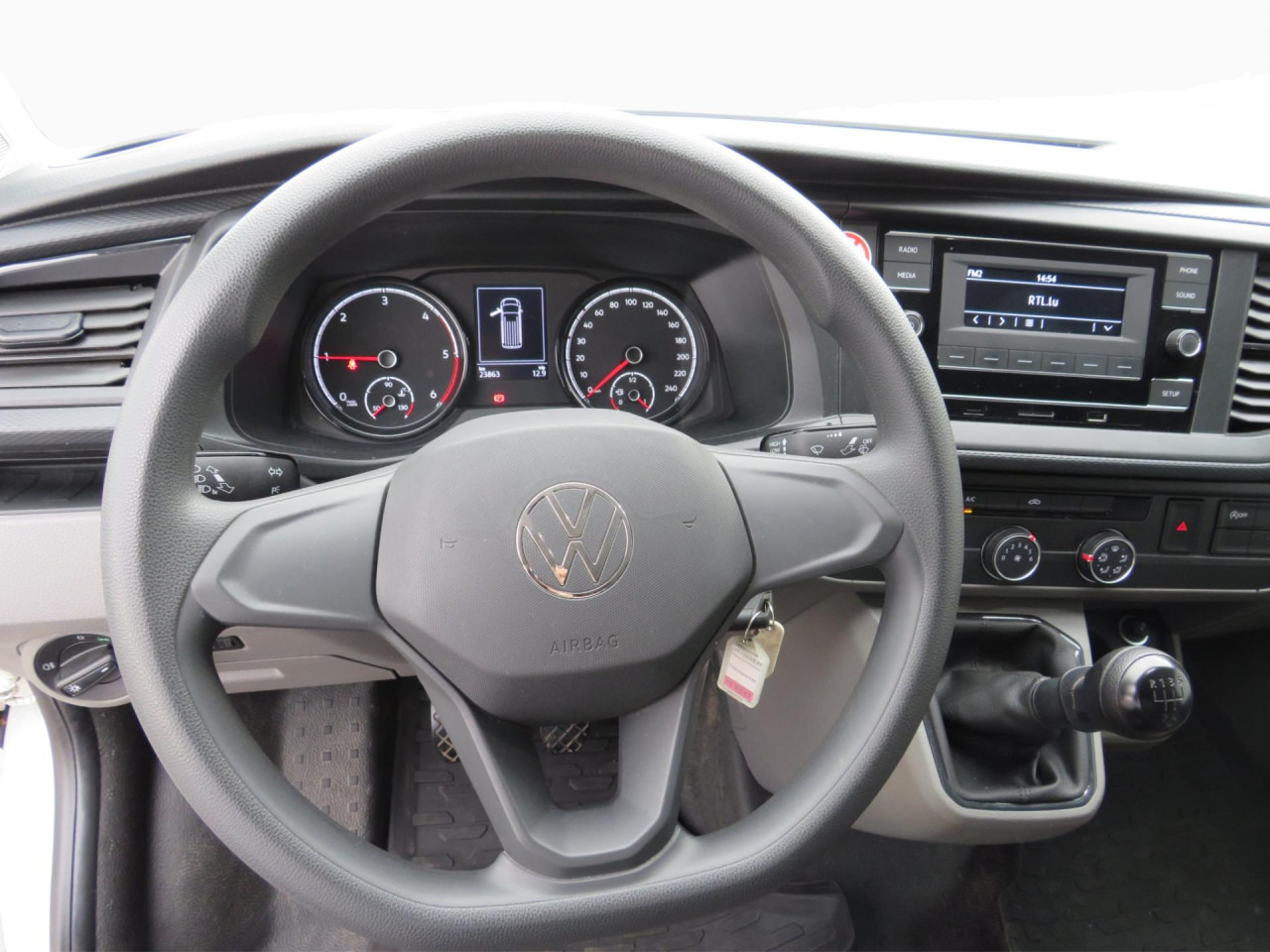 VOLKSWAGEN T6.1 Transporter 2.0 TDI Kasten Klima ZV - Fourgonnette: photos 2 VOLKSWAGEN T6.1 Transporter 2.0 TDI Kasten Klima ZV - Fourgonnette: photos 2