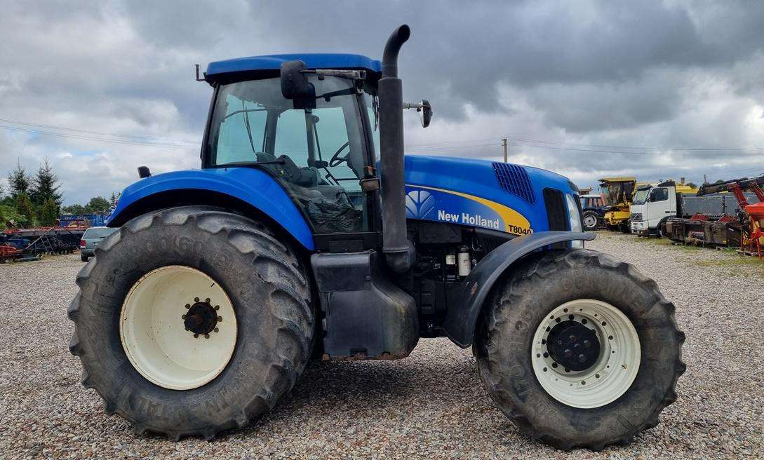 New Holland T8040 - Tracteur agricole: photos 3 New Holland T8040 - Tracteur agricole: photos 3
