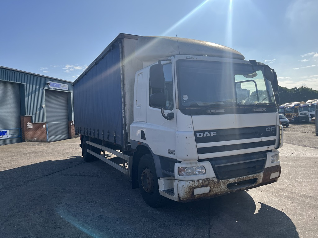 Daf 65CF 220 4x2 Curtain side - Camion à rideaux coulissants: photos 2 Daf 65CF 220 4x2 Curtain side - Camion à rideaux coulissants: photos 2