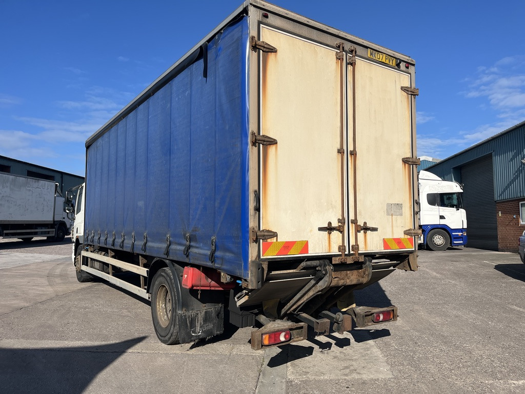 Daf 65CF 220 4x2 Curtain side - Camion à rideaux coulissants: photos 3 Daf 65CF 220 4x2 Curtain side - Camion à rideaux coulissants: photos 3