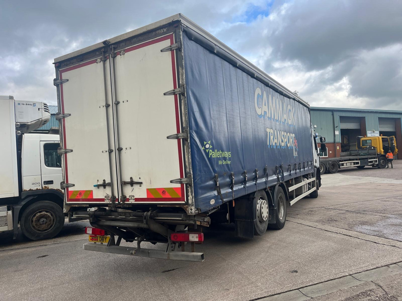 Renault Premium - Camion à rideaux coulissants: photos 3 Renault Premium - Camion à rideaux coulissants: photos 3