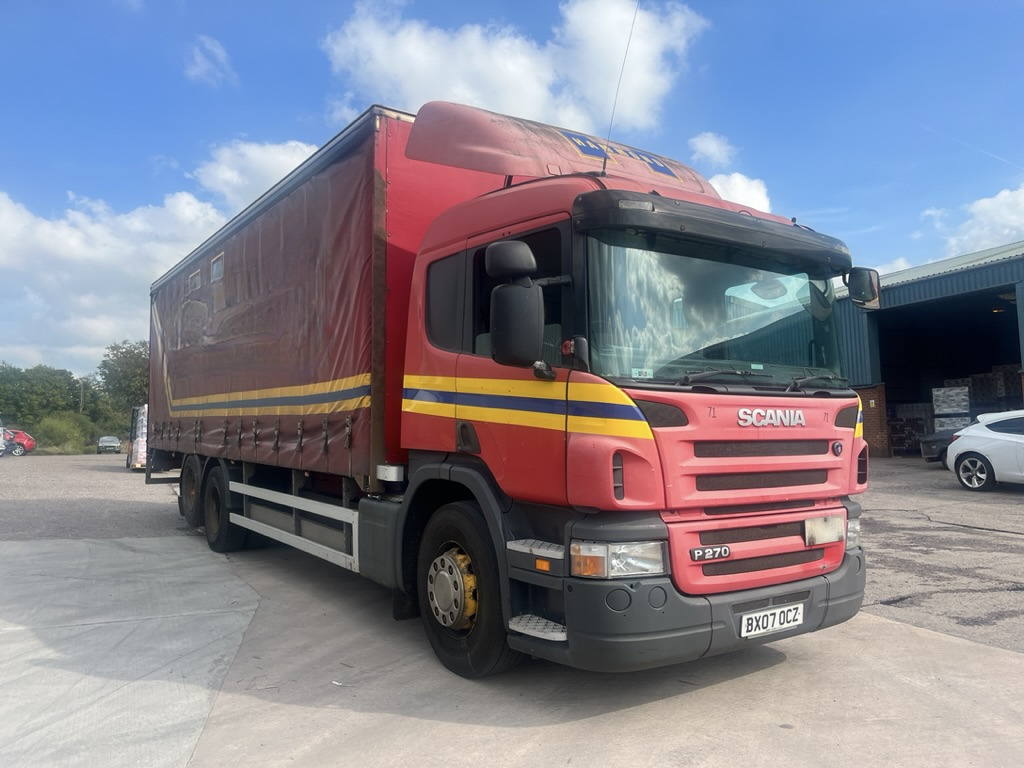 Scania P270 6x2 Curtain side. - Camion à rideaux coulissants: photos 2 Scania P270 6x2 Curtain side. - Camion à rideaux coulissants: photos 2