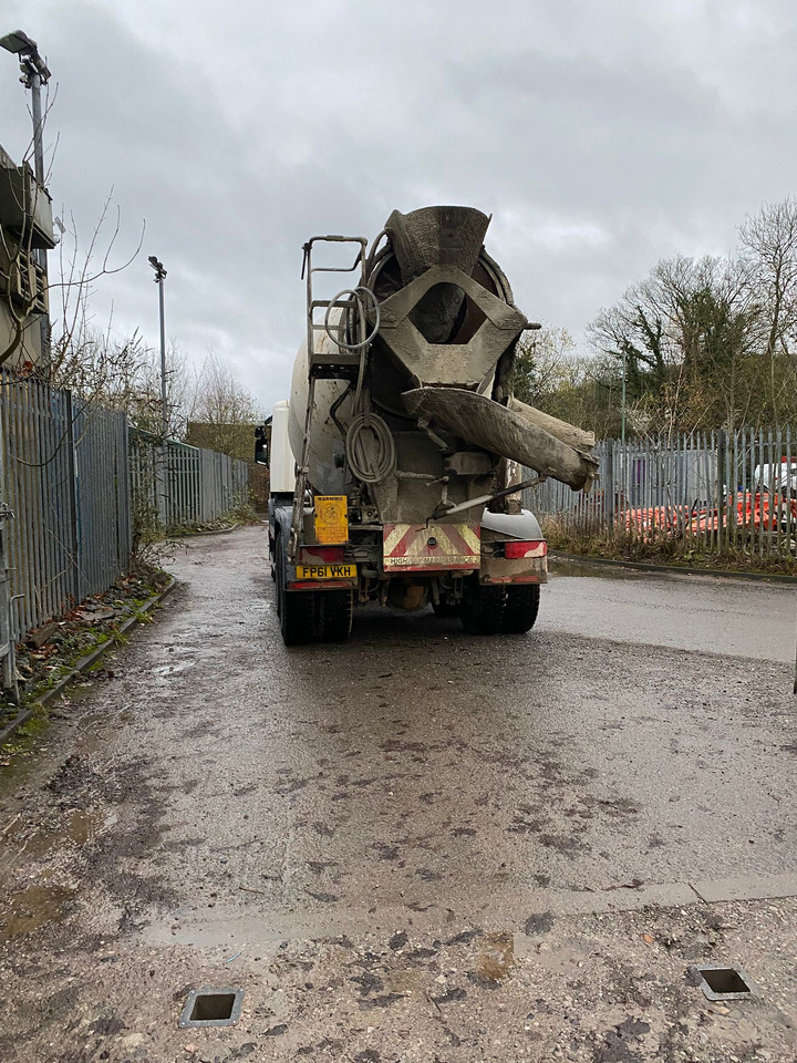 Scania P280 6x4 Concrete Mixer - Camion malaxeur: photos 4 Scania P280 6x4 Concrete Mixer - Camion malaxeur: photos 4