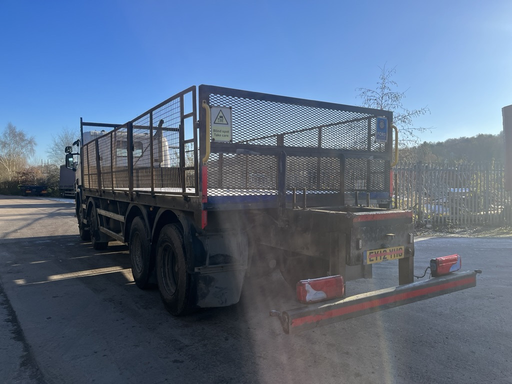 Camion plateau Scania P400 8x4 Rigid: photos 6