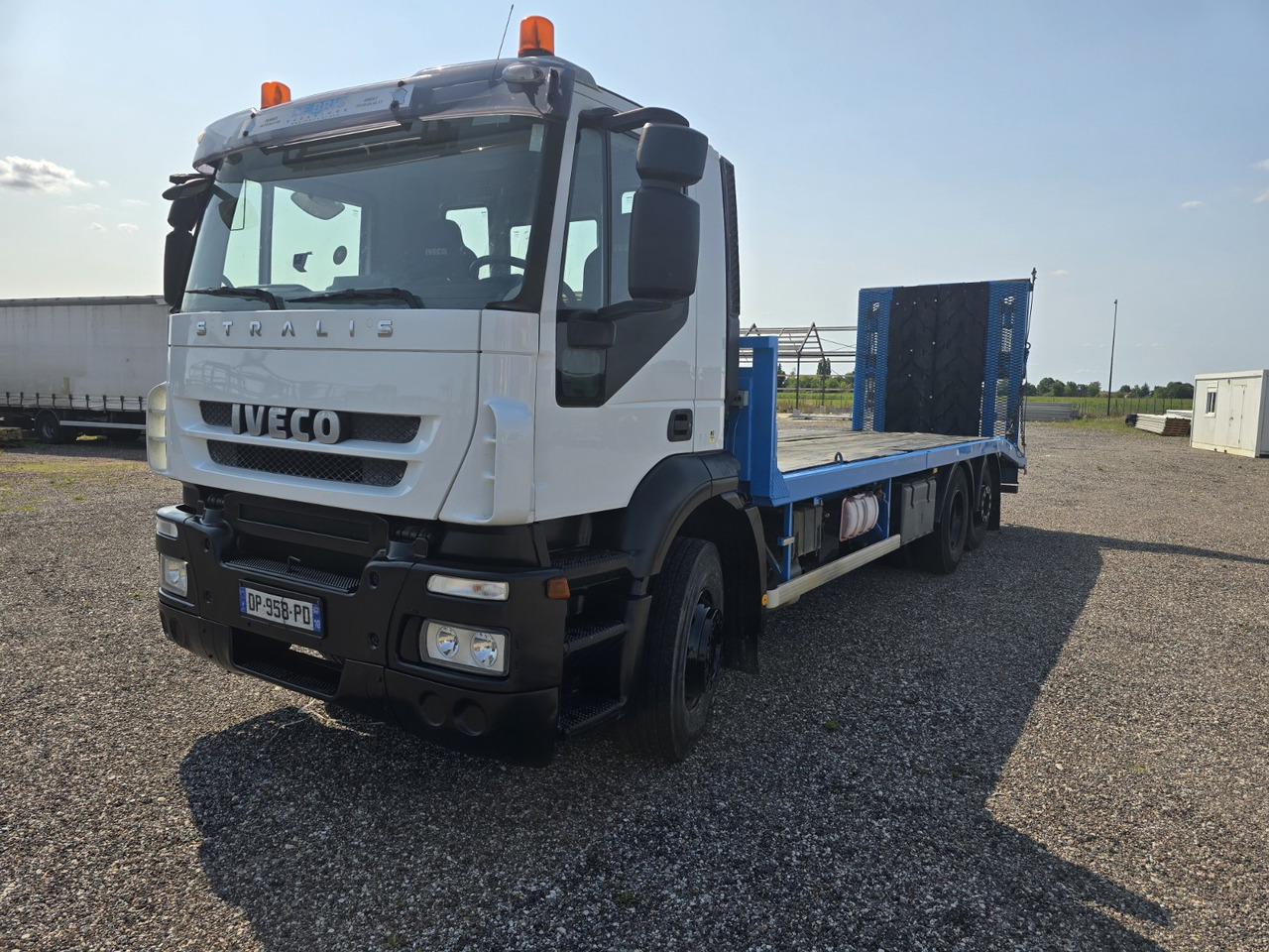 IVECO 260S33 - Camion porte-voitures: photos 1 IVECO 260S33 - Camion porte-voitures: photos 1