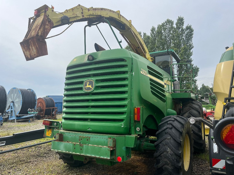 John Deere 7700 - Ensileuse: photos 4 John Deere 7700 - Ensileuse: photos 4