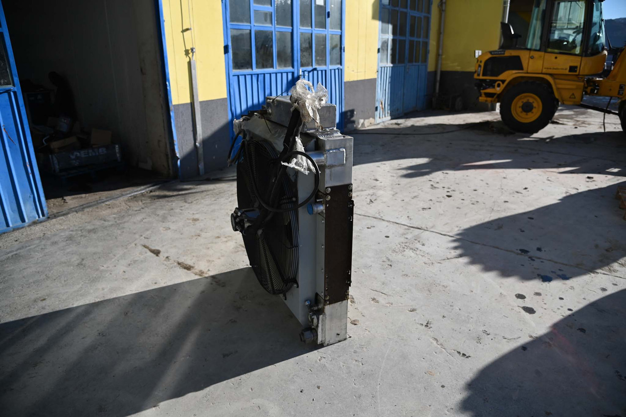 AKG engine cooling radiator - Radiateur pour Engins de chantier: photos 4 AKG engine cooling radiator - Radiateur pour Engins de chantier: photos 4