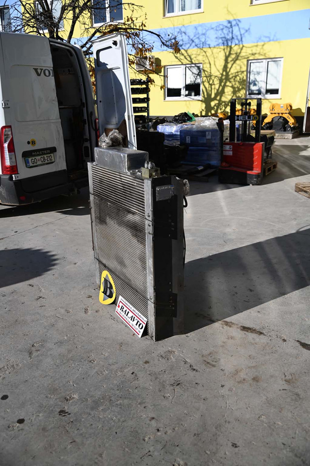 AKG engine cooling radiator - Radiateur pour Engins de chantier: photos 2 AKG engine cooling radiator - Radiateur pour Engins de chantier: photos 2