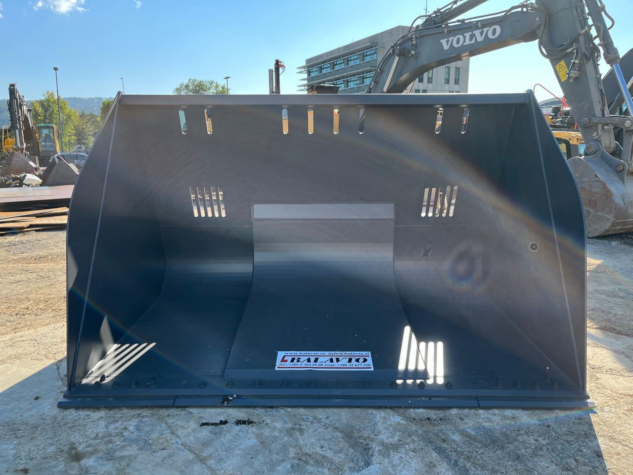 Balavto Loader bucket 3000 mm - Godet pour chargeur: photos 1 Balavto Loader bucket 3000 mm - Godet pour chargeur: photos 1